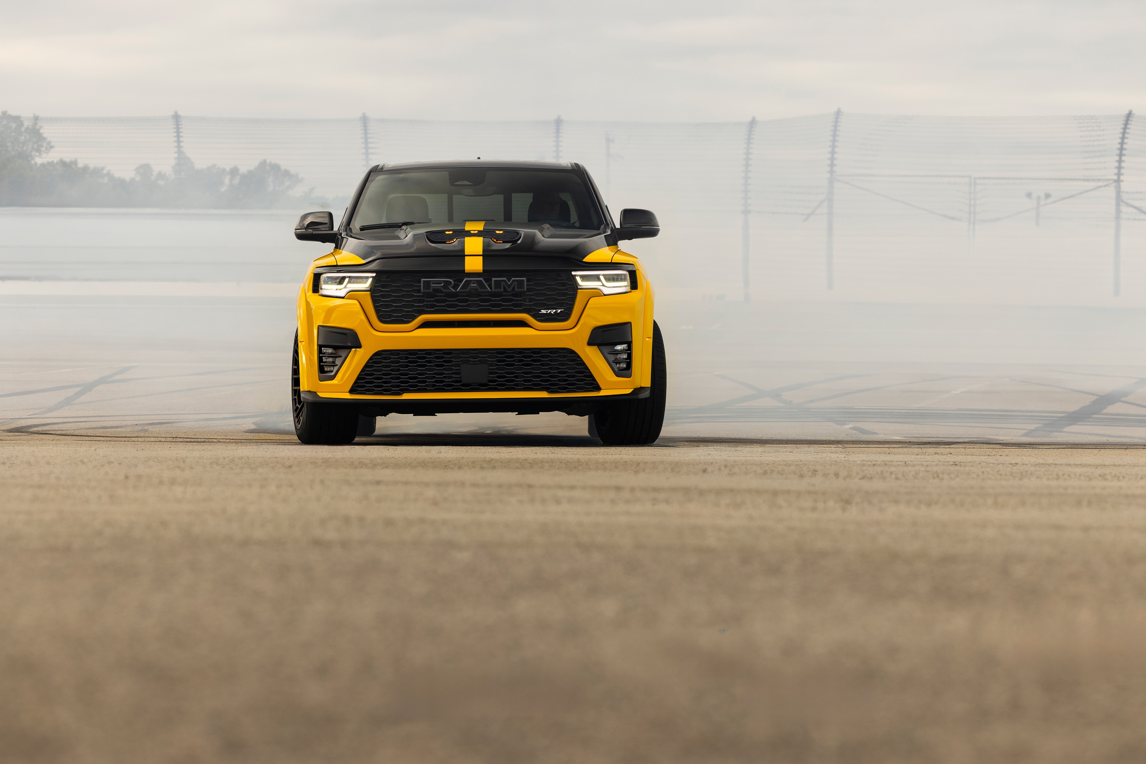 2027-Ram-1500-RumbleBee-SRT-CrewCab-Truck-L03.jpg